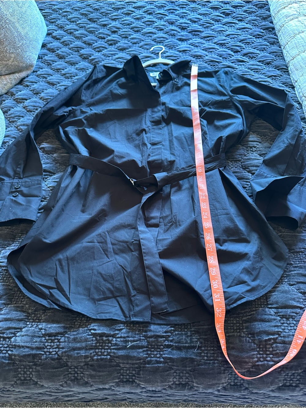 Cute black Banana Republic top - Picture 5 of 7